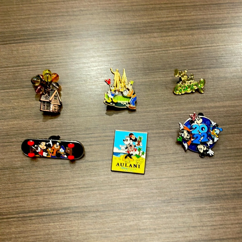 authentic Disney pins - Picture 4 of 5
